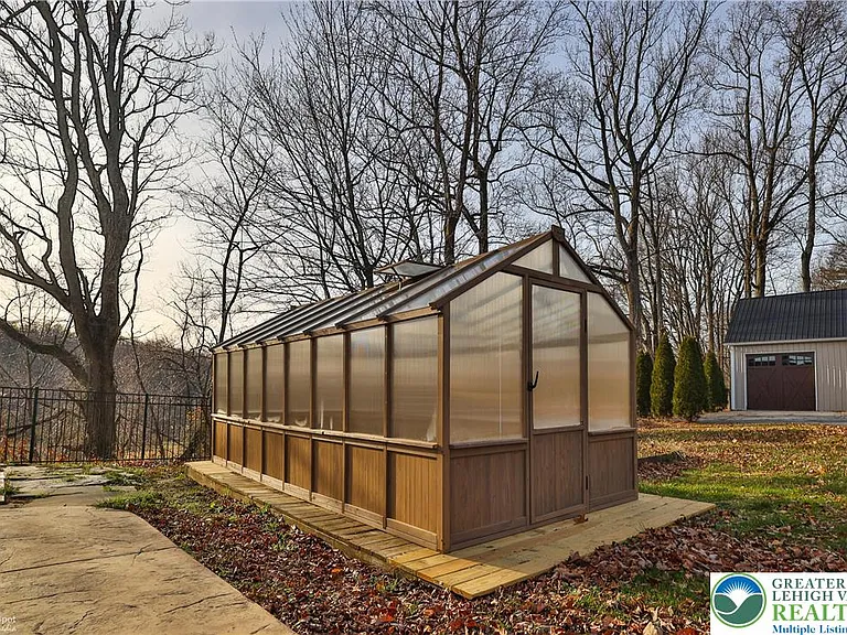 284 Walker Rd — Photo 23