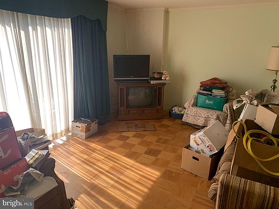 4th image of 828 College Pkwy #9