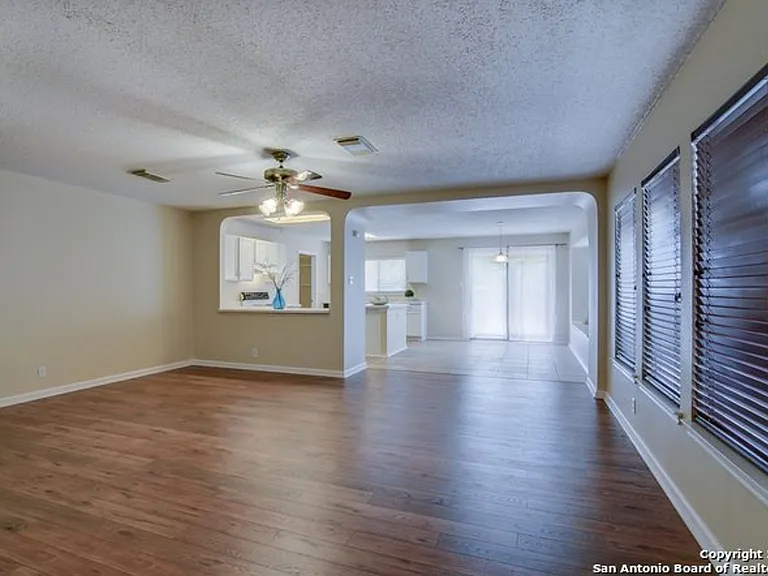 9203 Chinon — Photo 2
