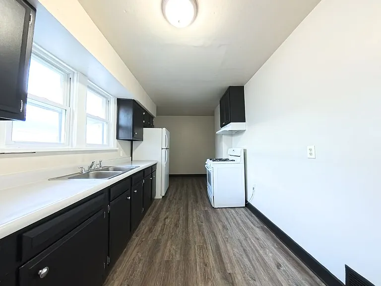 2716 Maple St — Photo 10