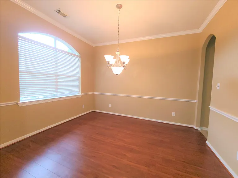 7015 Pinefern Ln — Photo 8