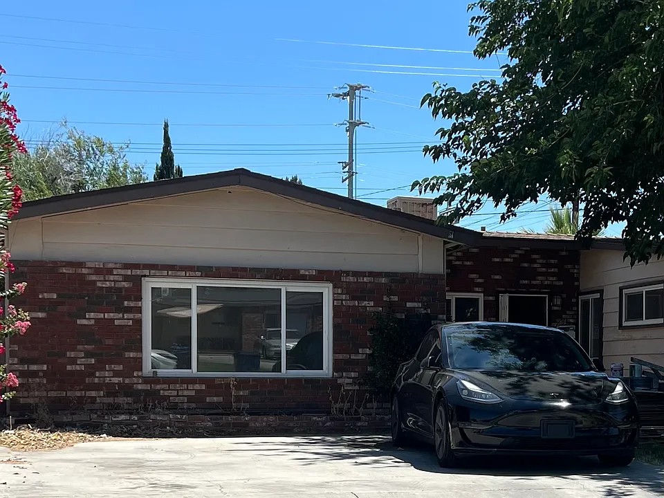 1064 W Avenue J15