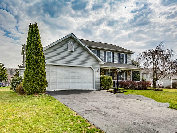 3rd image of 132 Orchard Hill Dr