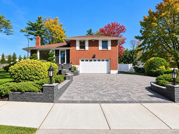 201 Martin Drive, Syosset, NY 11791