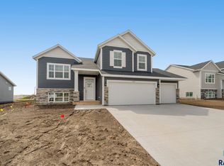 5916 S Hosta Ave, Sioux Falls, SD 57108