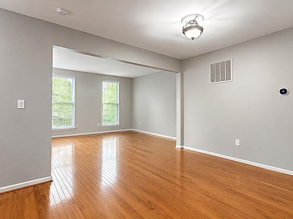 4th image of 20227 Seneca Sq