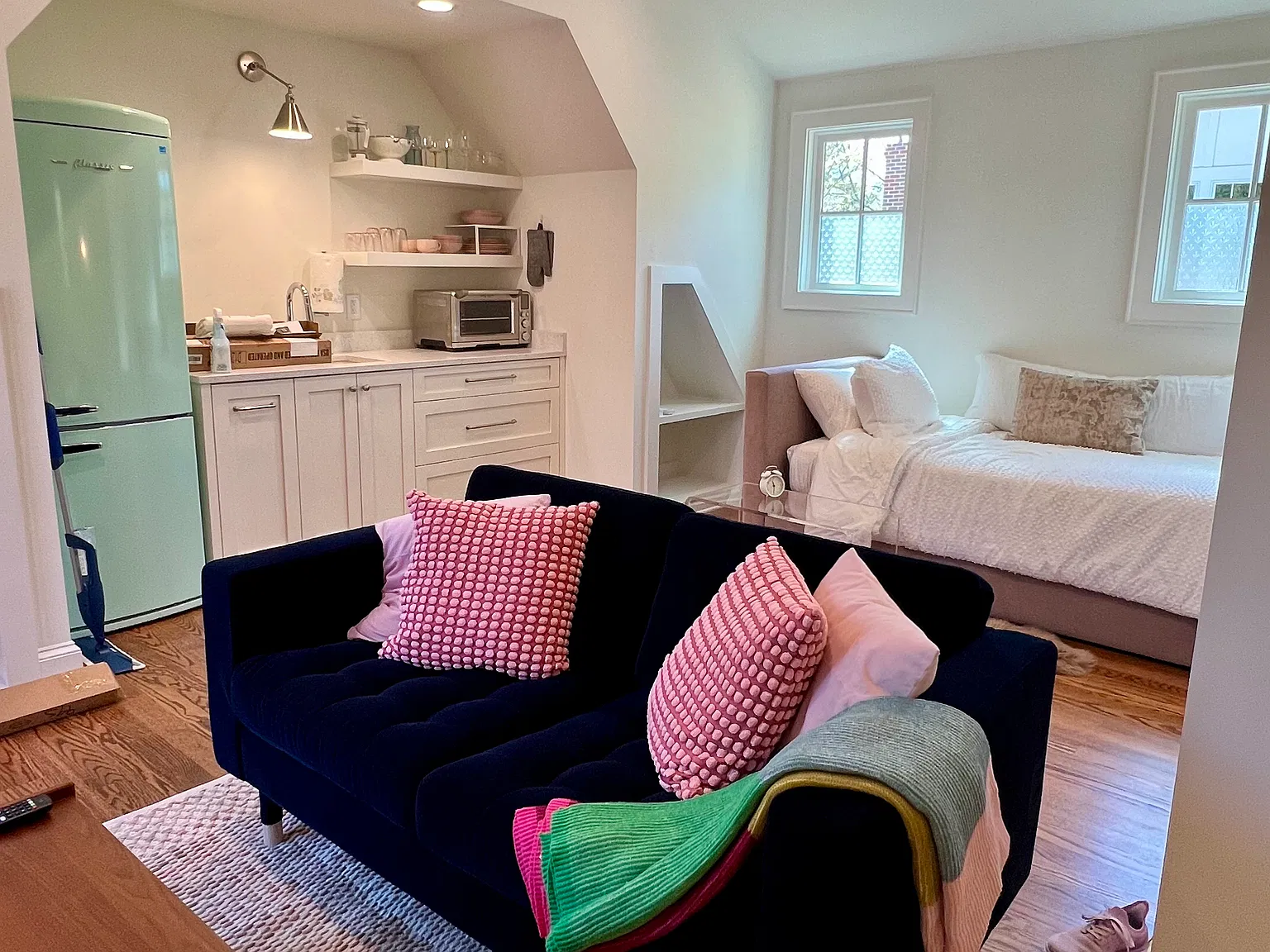 Studio, $2,000 — Photo 2