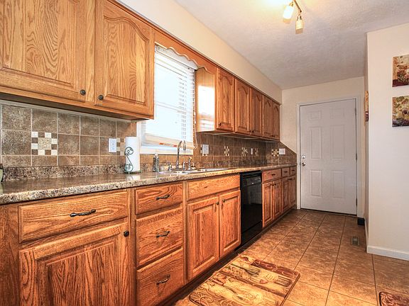 5th image of 4086 Spardale St