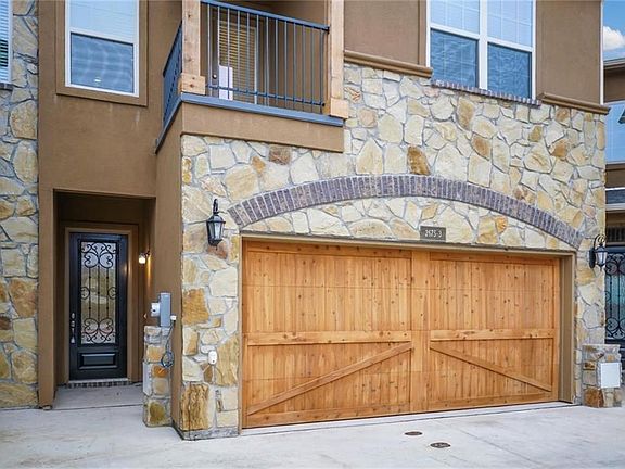 3rd image of 2675 Venice Dr Unit 3