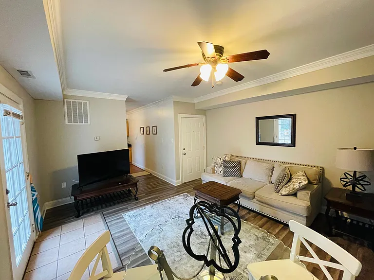 194 E Lee St #1A — Photo 3