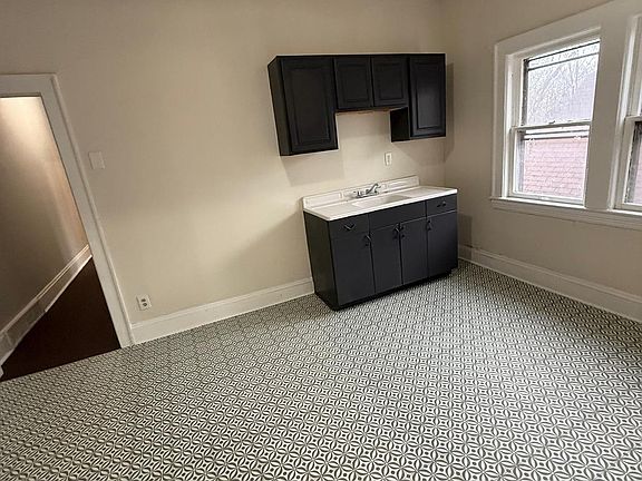 4th image of 3622 E 149th St #3