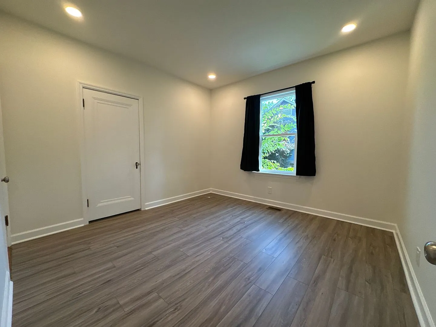 Beautifully Remodeled 3-Bedroom Home in Lebanon's Castle Heights Neighborhood! — Photo 4