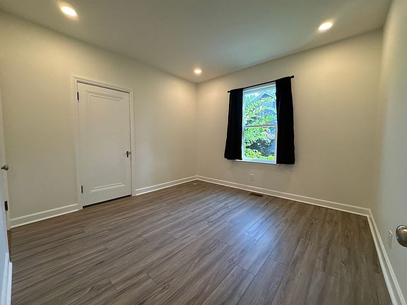 5th image of 114 N Hatton Ave