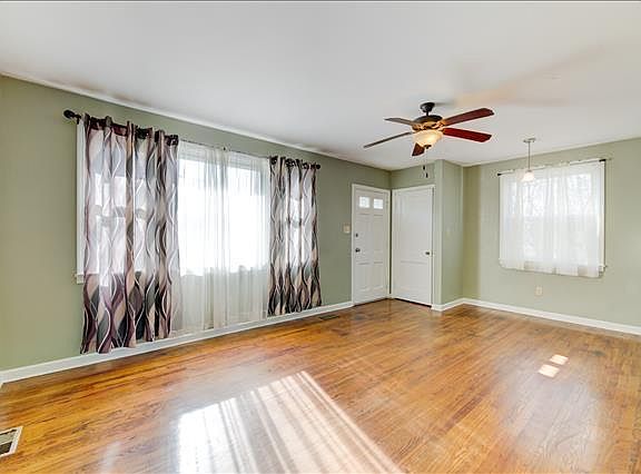 4th image of 2101 W Gilbert Ln