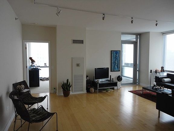 4th image of 8 E Randolph St Unit 1501