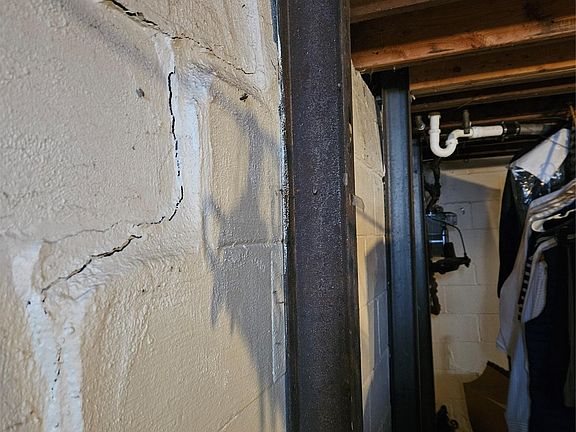 4th image of 20717 Moross Rd