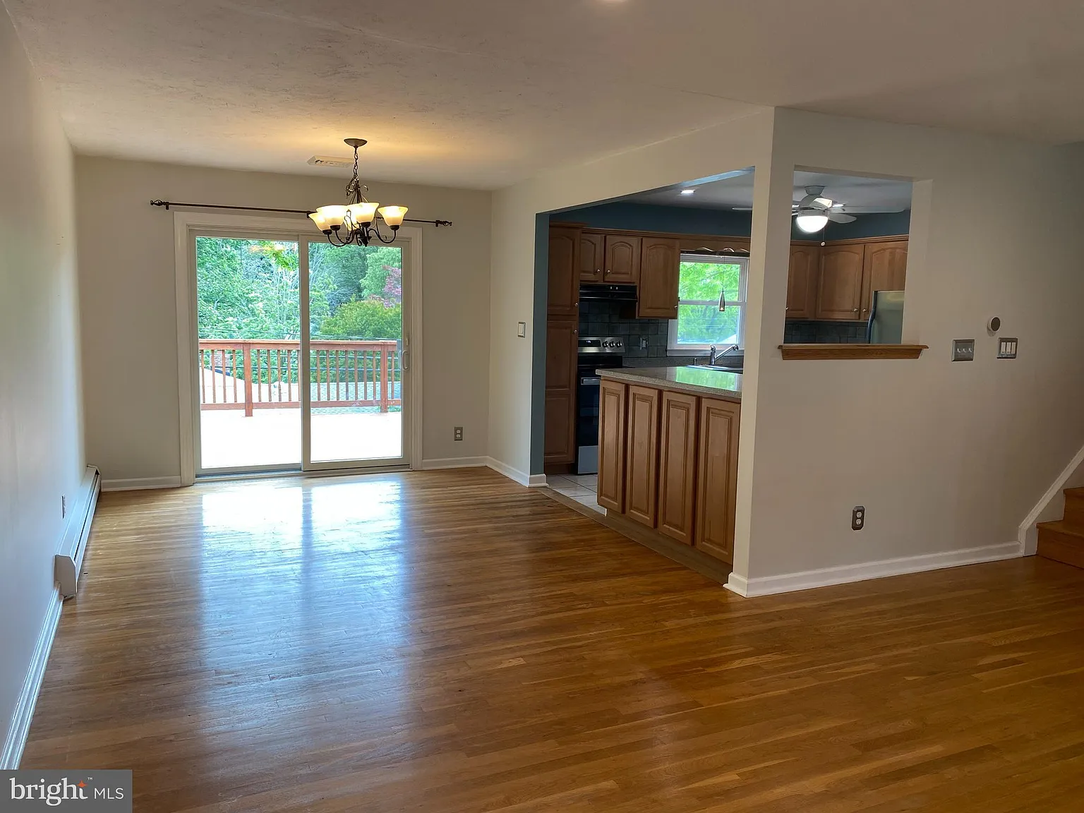 4 bed, 1.5 bath, 1875 sqft, $2,600 — Photo 3