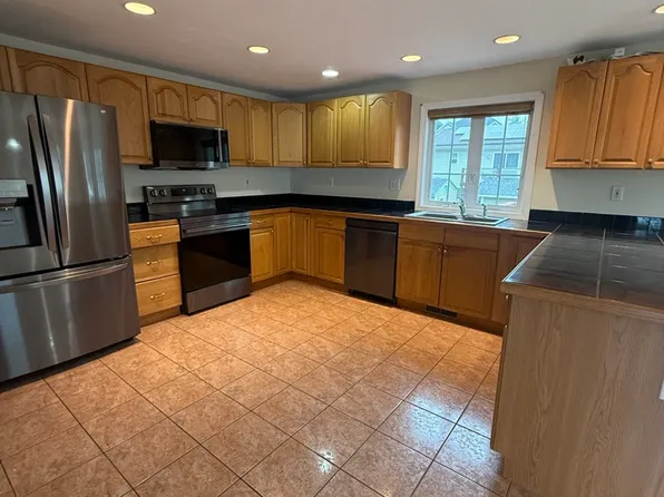 7 Chequeset Rd, Worcester, MA 01605