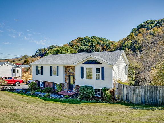 3rd image of 187 Hillside Dr
