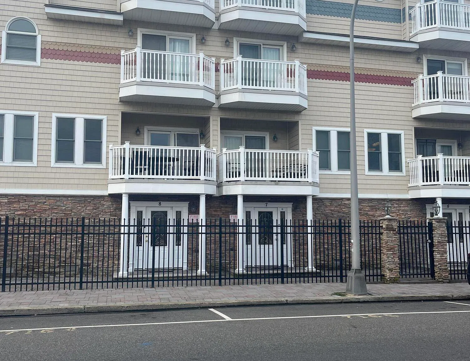 4 bed, 4.5 bath, 2252 sqft, $2,600 — Photo 3