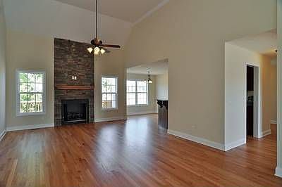 5th image of 732 Richardson St