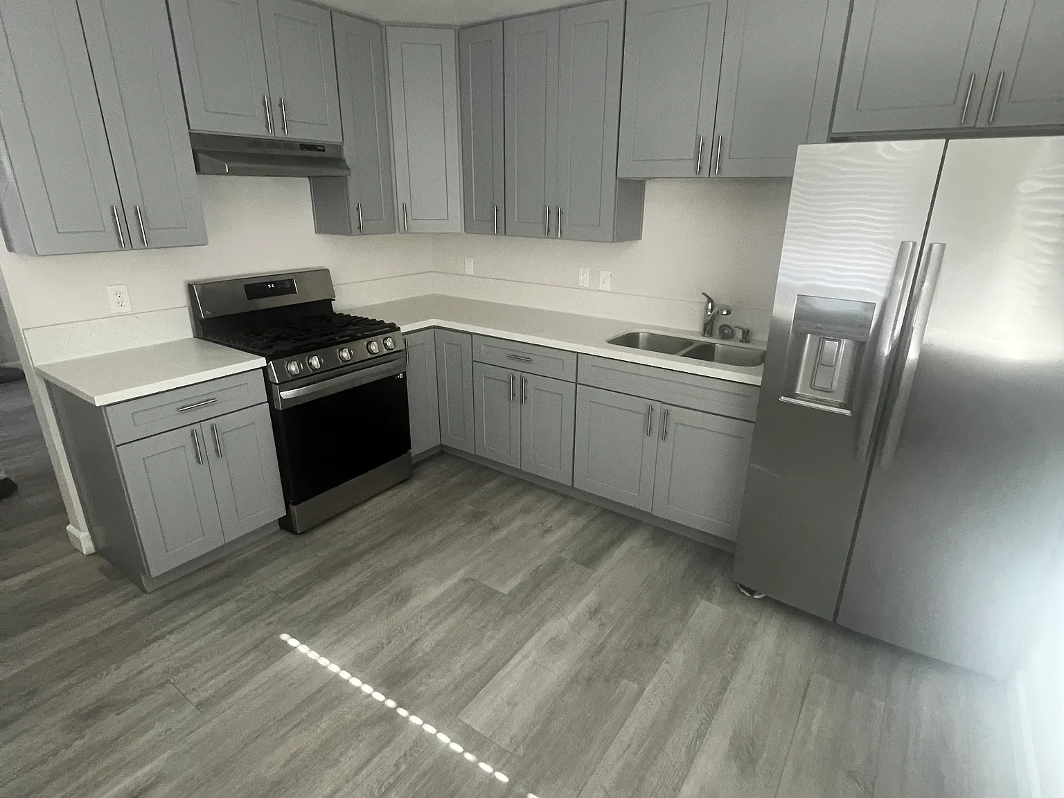 2 bed, 700 sqft, $2,200 — Photo 1