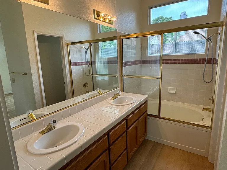 1422 Lorimer Way — Photo 9
