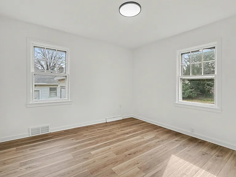 1555 Locust St — Photo 15