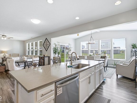 5th image of 16125 Lavina Ln