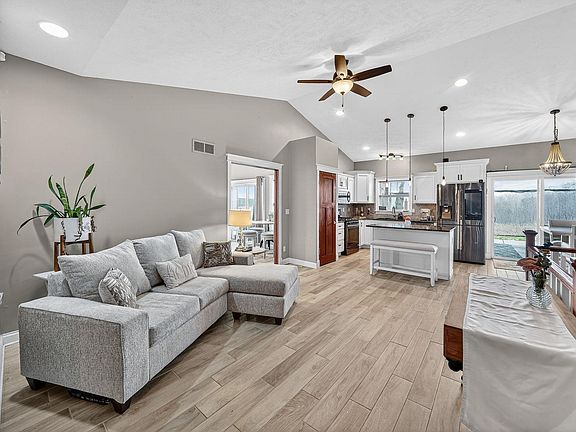 3rd image of 506 N Beech Rd