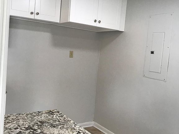 3rd image of 1464 W Wellington Dr