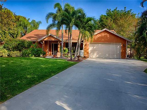 2nd image of 1019 NE Juniper Pl