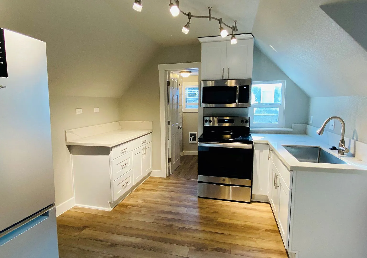 411 Bond St, Astoria, OR 97103 — Photo 1