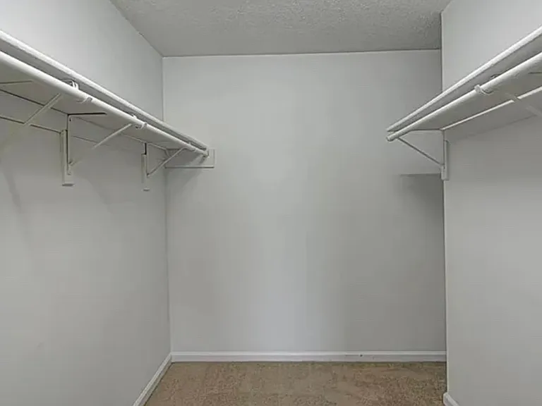 521 Mystic Dr — Photo 9