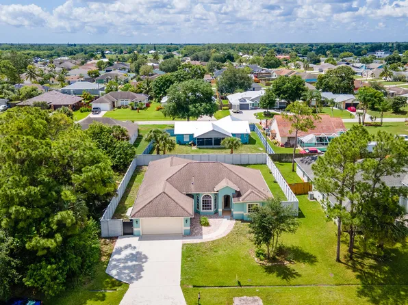 2493 SW Falcon Circle, Port St Lucie, FL 34953