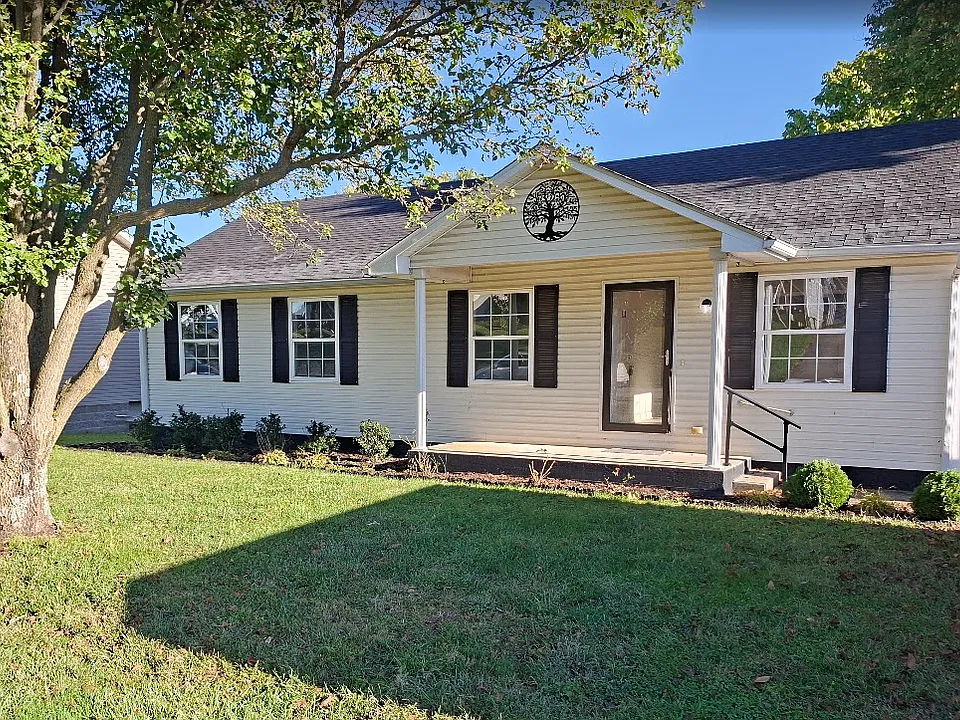128 Andover Dr
