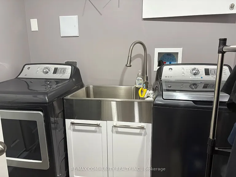 117 Millhouse Cres #LOWER — Photo 8