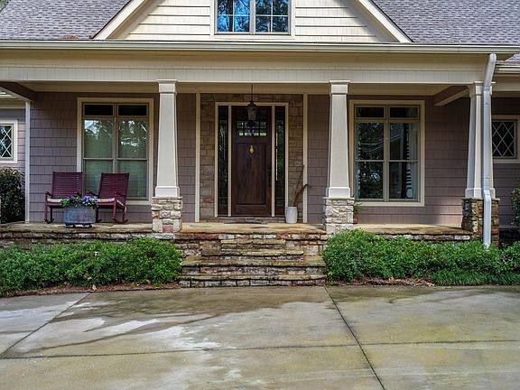 2nd image of 1060 Loch Lomond Dr
