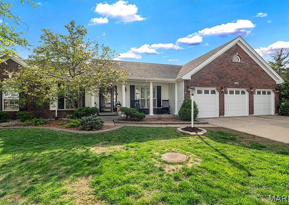 1st image of 961 Weatherstone Dr