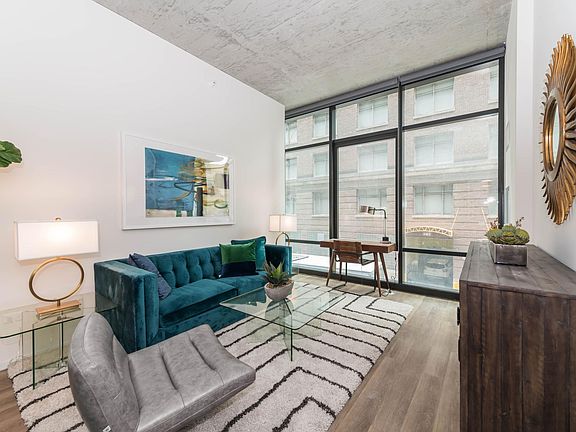 4th image of 52 E 14th Pl #612