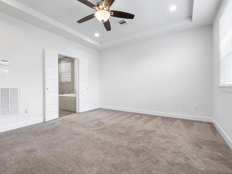 2737 Clinton Dr — Photo 10