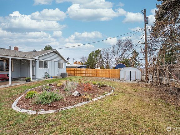 3rd image of 2004 S Belair Drive