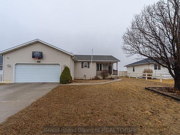 3rd image of 1119 Pleasant View Dr