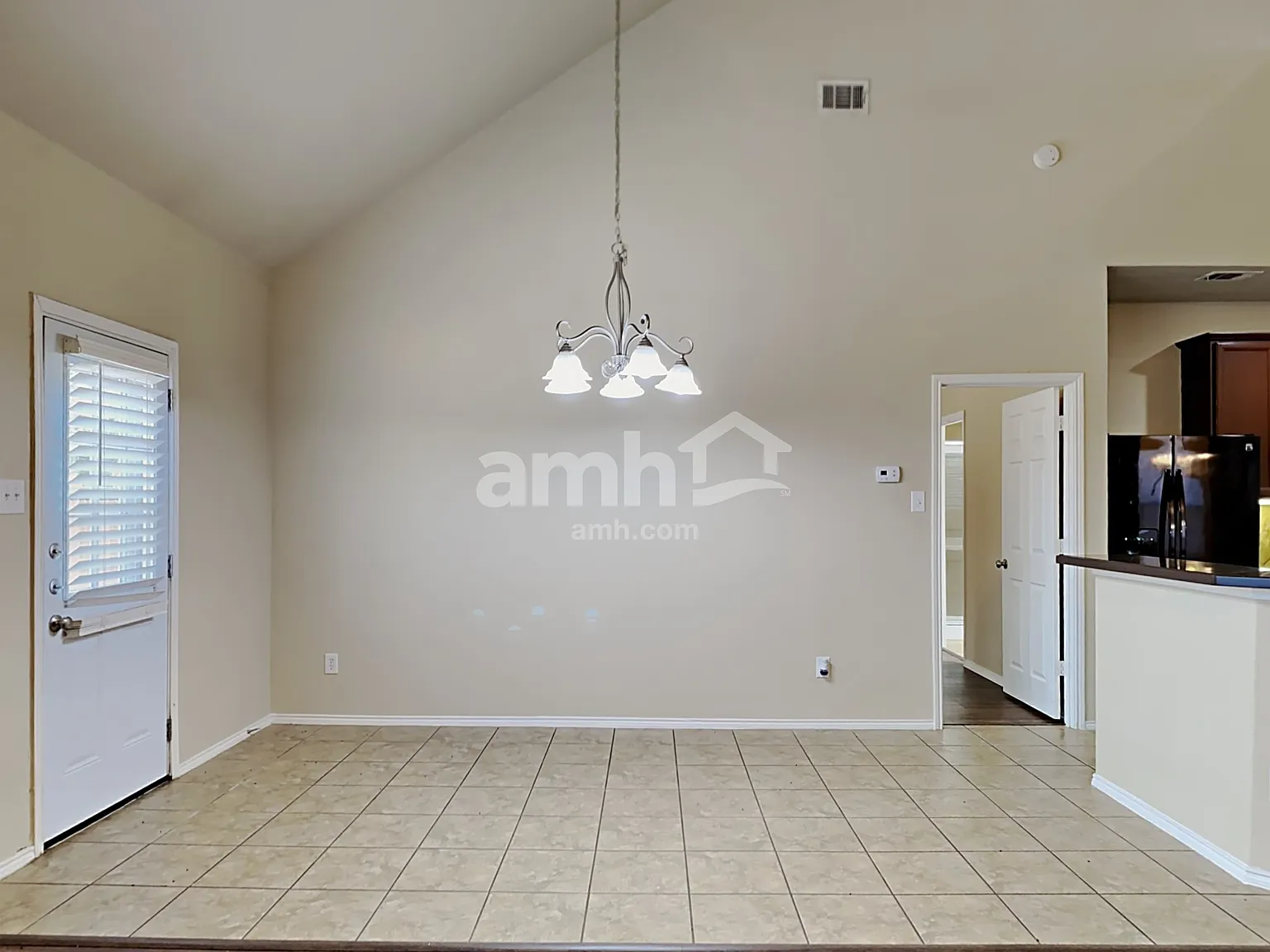 5 bed, 2.5 bath, 2880 sqft, $2,910 — Photo 4