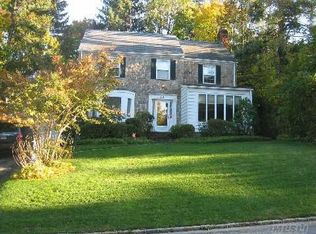 13 Shore Park Rd, Great Neck, NY 11023