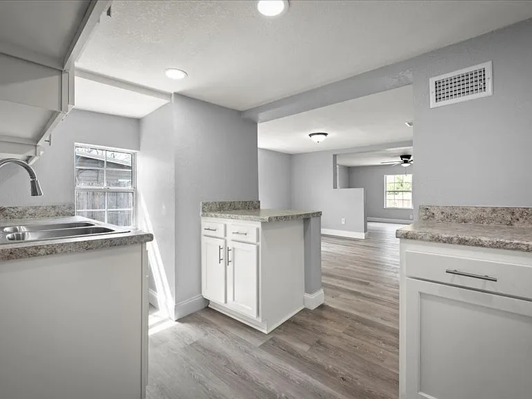 106 N Rodriquez St — Photo 3