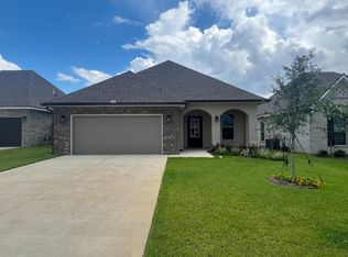 195 Bon Ami Dr, Freeport, FL 32439