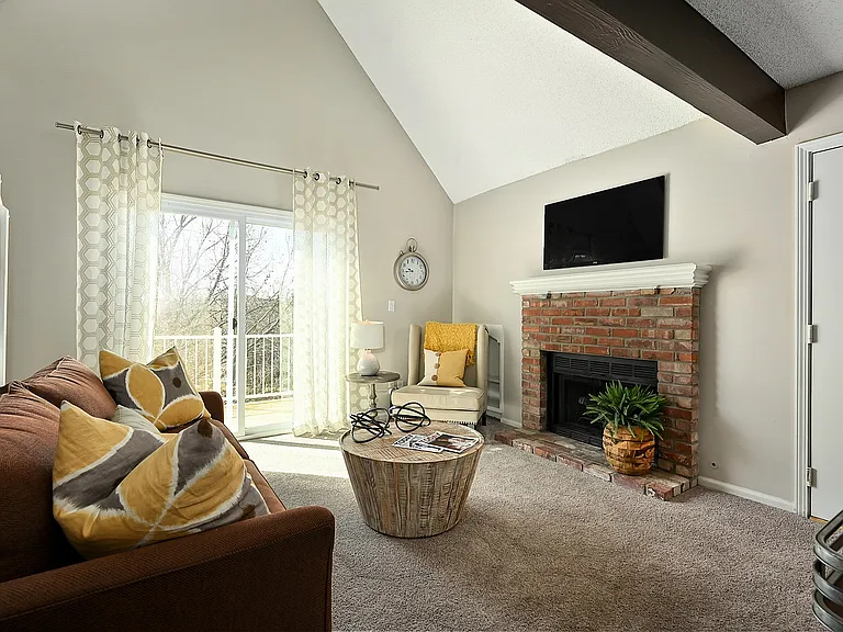 Lakeview Loft - Living Room