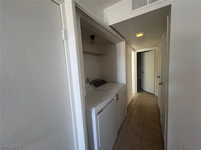 2781 Eldora Cir #B — Photo 13