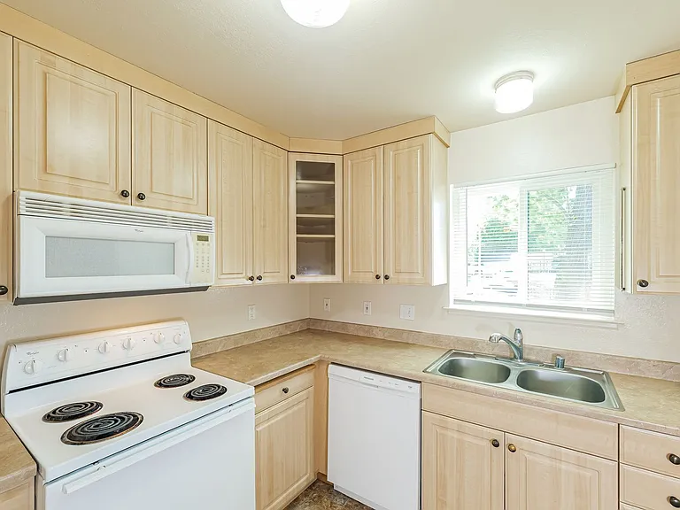 48 Lark Center Dr — Photo 3
